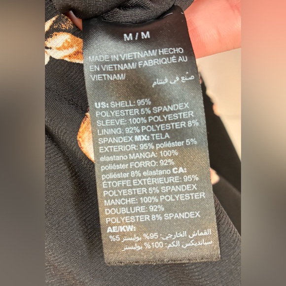 White House Black Market Black Floral Short Sleeve V-neck Top Size Medium - Picture 5 of 6